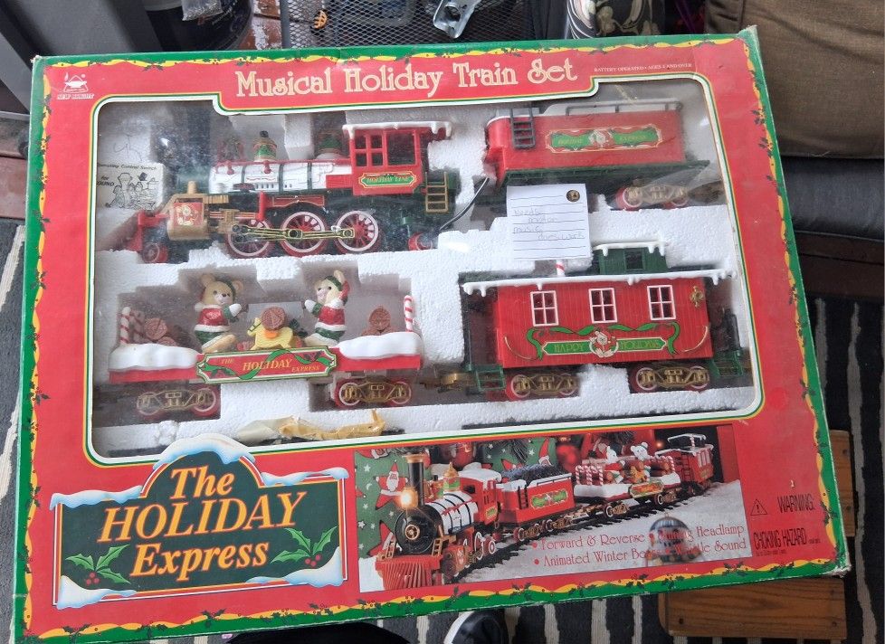 The holiday express vintage toy train set ( read description)
