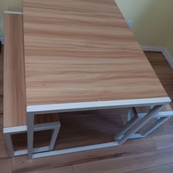 Almost New Table With 2 Benches Can Deliver 