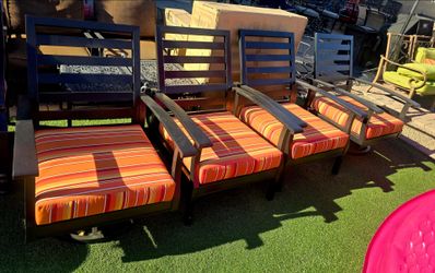 $1200  BIG CHAIRS 2 SWIVEL AND 2 STANDARD WITH SUNBRELLA CUSHIONS
