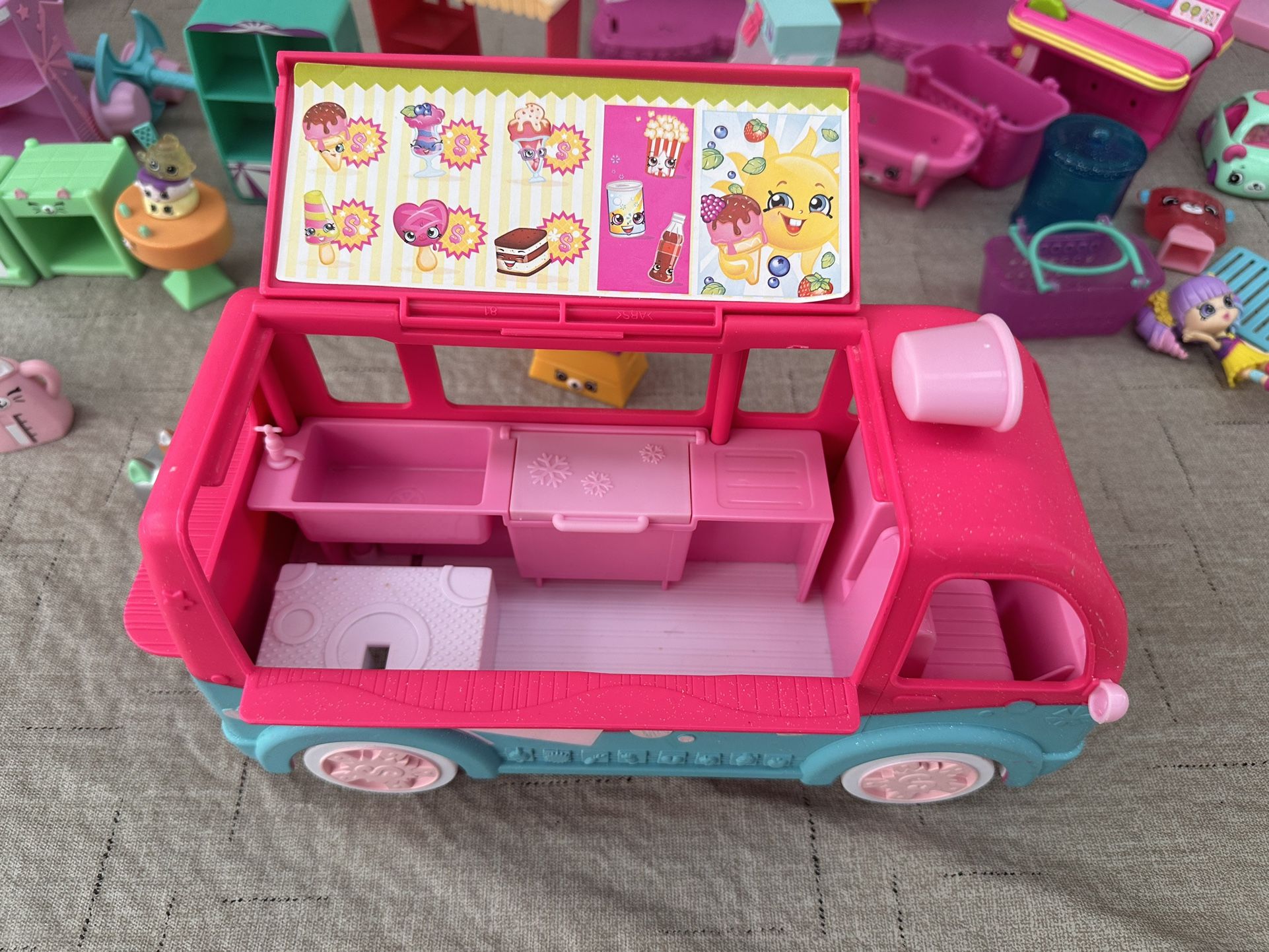 100 + Shopkins