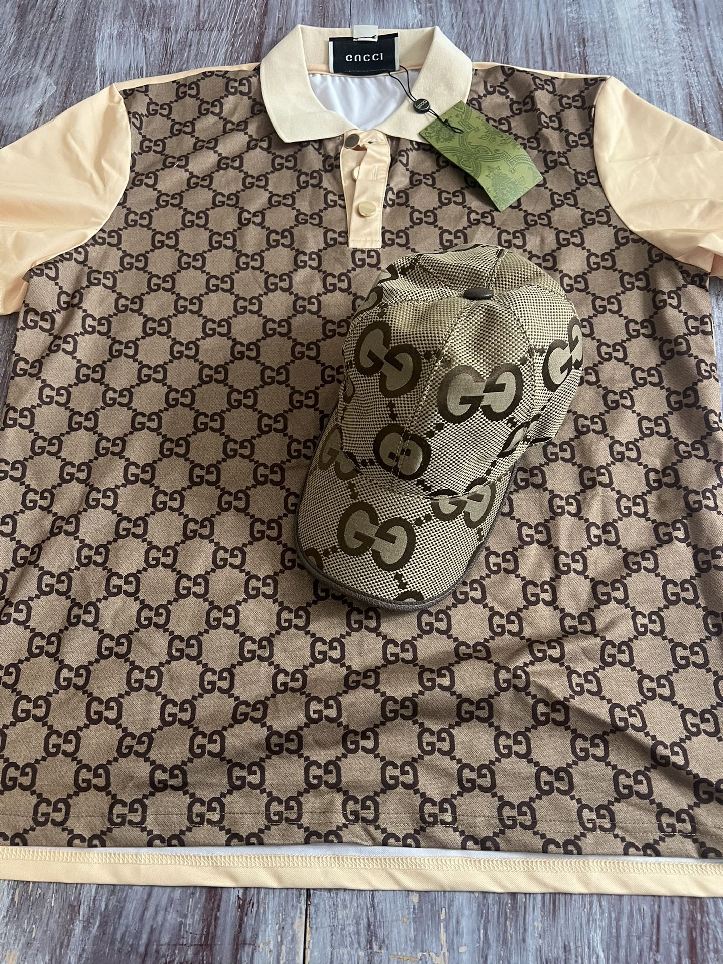 Men’s Tshirt Sz Large Gucci Hat