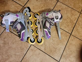 WOMEN'S ROLLER BLADES SIZE 7 / $40 FIRM PRICE