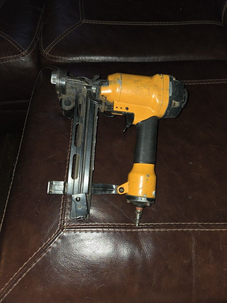 Staple Gun 5