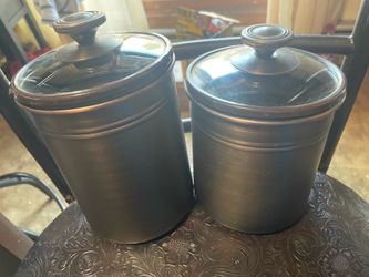 2 Kitchen Counter Canisters, lids tight suction 6 & 6.5” H x 5”W