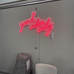 Neon Light Good Vibes Only 