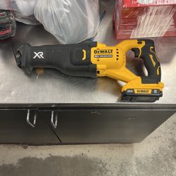 Dewalt Reciprocating Saw / Saw Saw / Sawzall 