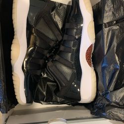 Jordan 11 Lows 72-10 Size 5y