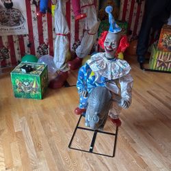 AFTER HALLOWEEN SALE! 3.5FT Rocking Elephant Clown Animatronic Decoration