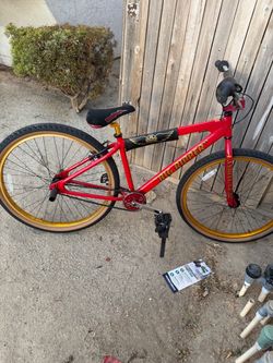 Brand new bike only rode twice SE wheelie bike