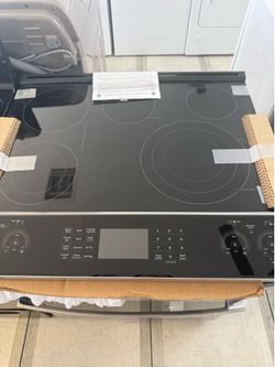 Electric Kitchenaid stove