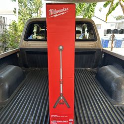 NEW Milwaukee M12 Lithium-Ion Cordless 1400 Lumen ROCKET LED Stand Work Light (Tool-Only)
