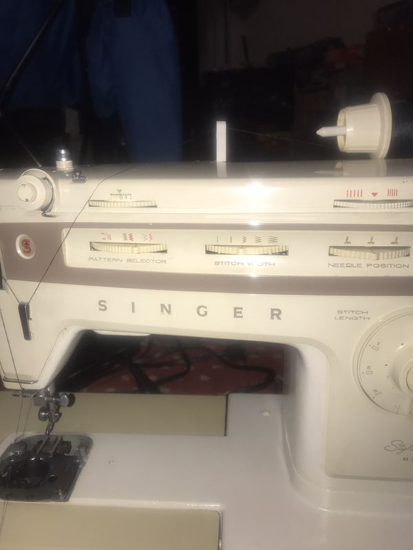 Singer sewing machine Stylist 834 for Sale in Riverside, CA OfferUp