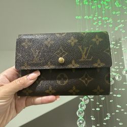 LV Wallet 