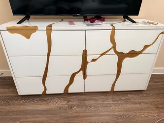 White Lacquered with Gold 6 Drawer Dresser