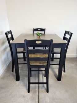 Dining Table Set with 4 Chairs (good condition)