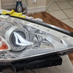 370z Right Headlight
