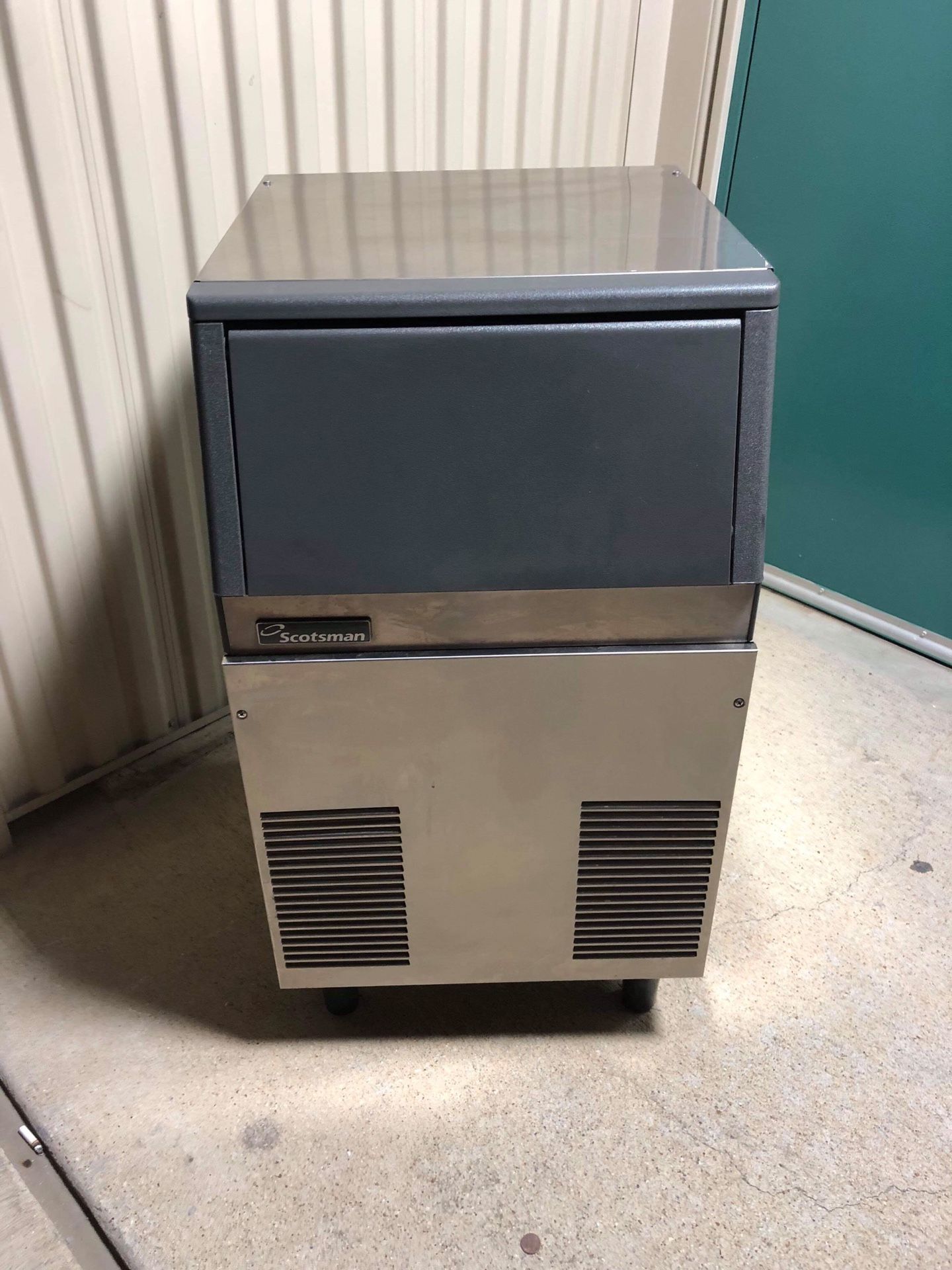 Scotsman CSE60A-1A 55 Lbs Under Counter Ice Maker