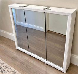 White Triple Door Mirrored Medicine Cabinet