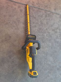 DEWALT 20V MAX 22" HEDGE TRIMMER WITH BATTERY