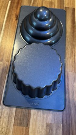 Wilton Giant Cupcake Cake Mold!