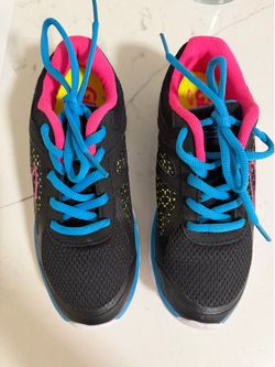 Sketchers girls shoes 13
