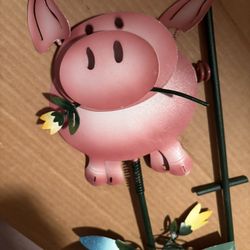 Garden Wiggle Stake - Pig Garden Decor