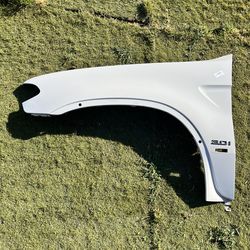 BMW X5 3.0i 2002 Left Fender (Driver Side) – White OEM