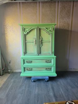 TALL DRESSER: HEAVY AND SOLID WOOD 100% , H:56"D:19"W:39"