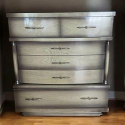 United Furniture Vintage MCM Dresser / bedroom set available