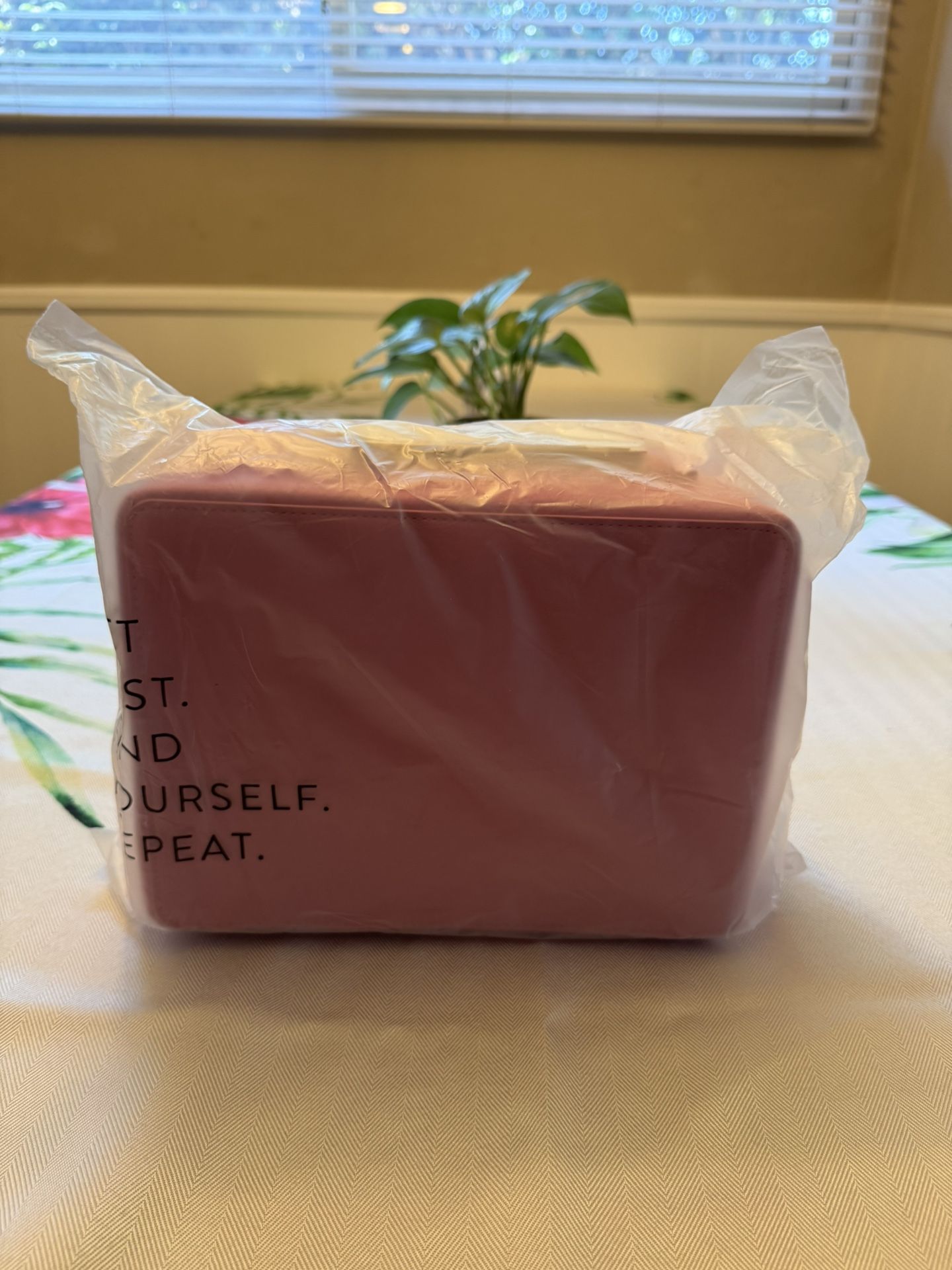 Beis Cosmetic Case (Berry)