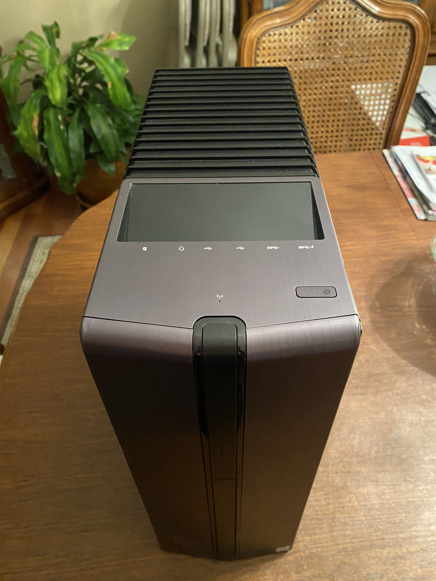 HP Omen Desktop Computer with RX 5600XT and monitor
