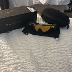 Oakleys 