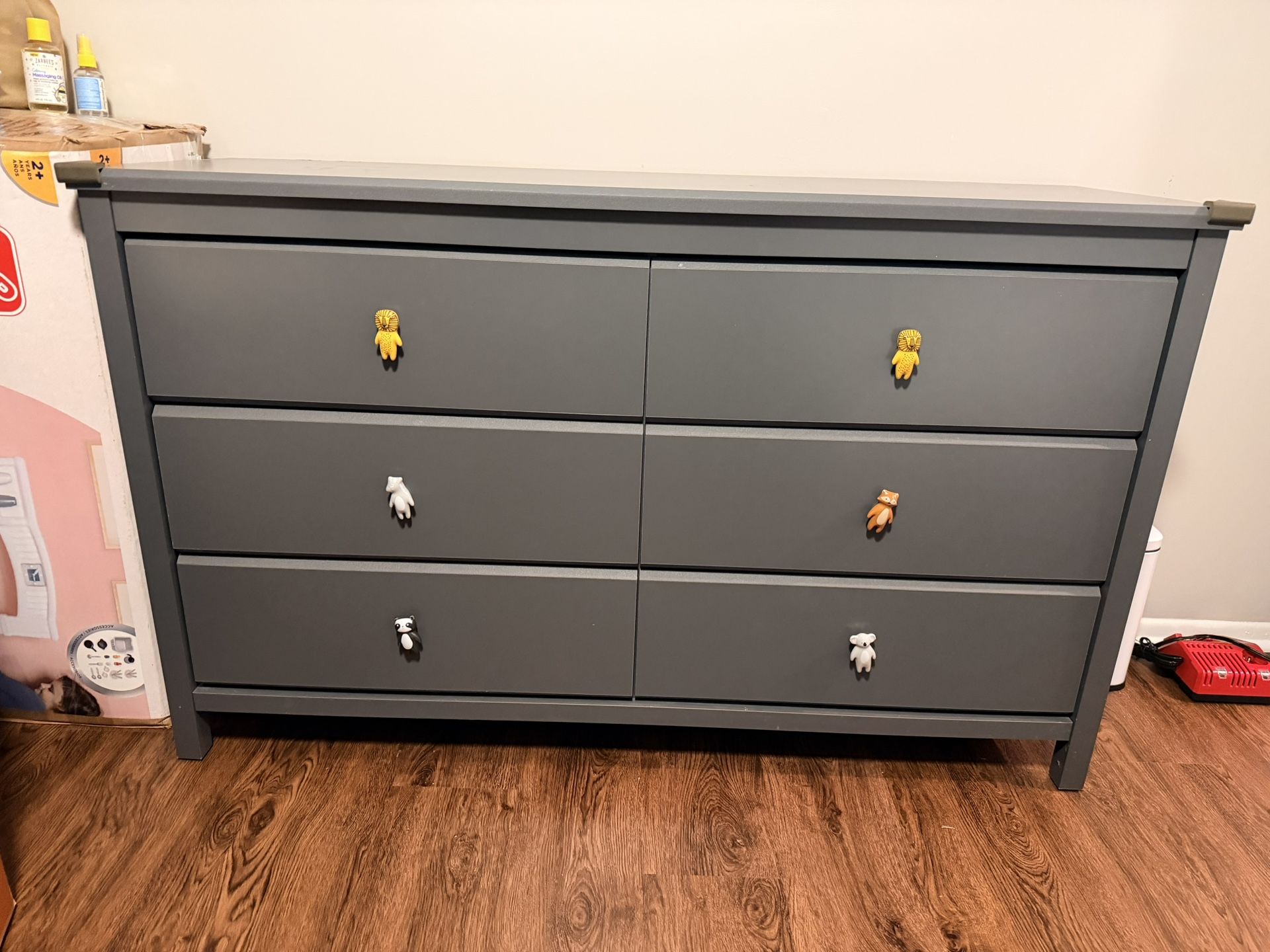 6-Drawer Dresser – Modern Gray Finish (Great Condition)
