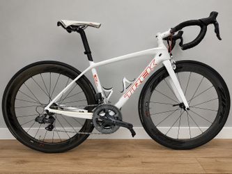 🚴🏻 Trek Madone Project One Carbon Road Bike – Size 50  Premium lightweight and aerodynamic carbon road bike in excellent condition. This custom Trek