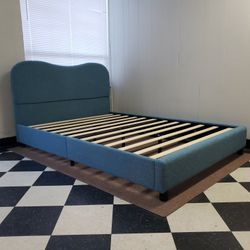 Full size bed frame - can DELIVER almost anywhere for $20 extra - gently used and in LIKE NEW condition 😍