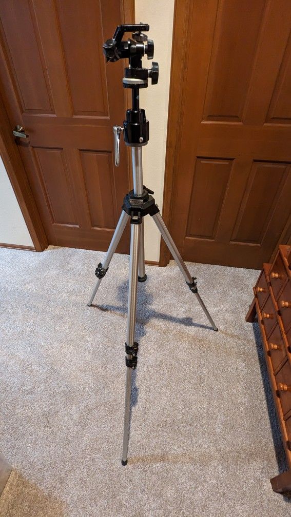 Vintage Bogen Manfrotto 3020 Professional Camera Tripod 3025 Head for