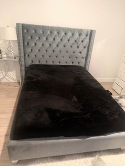Tufted grey full size bed