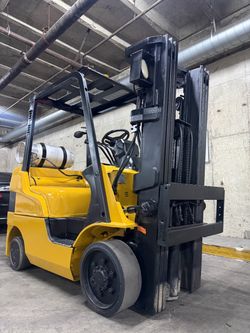 CAT forklift 5500 lb, 3 stage, side shift LOW HOURS