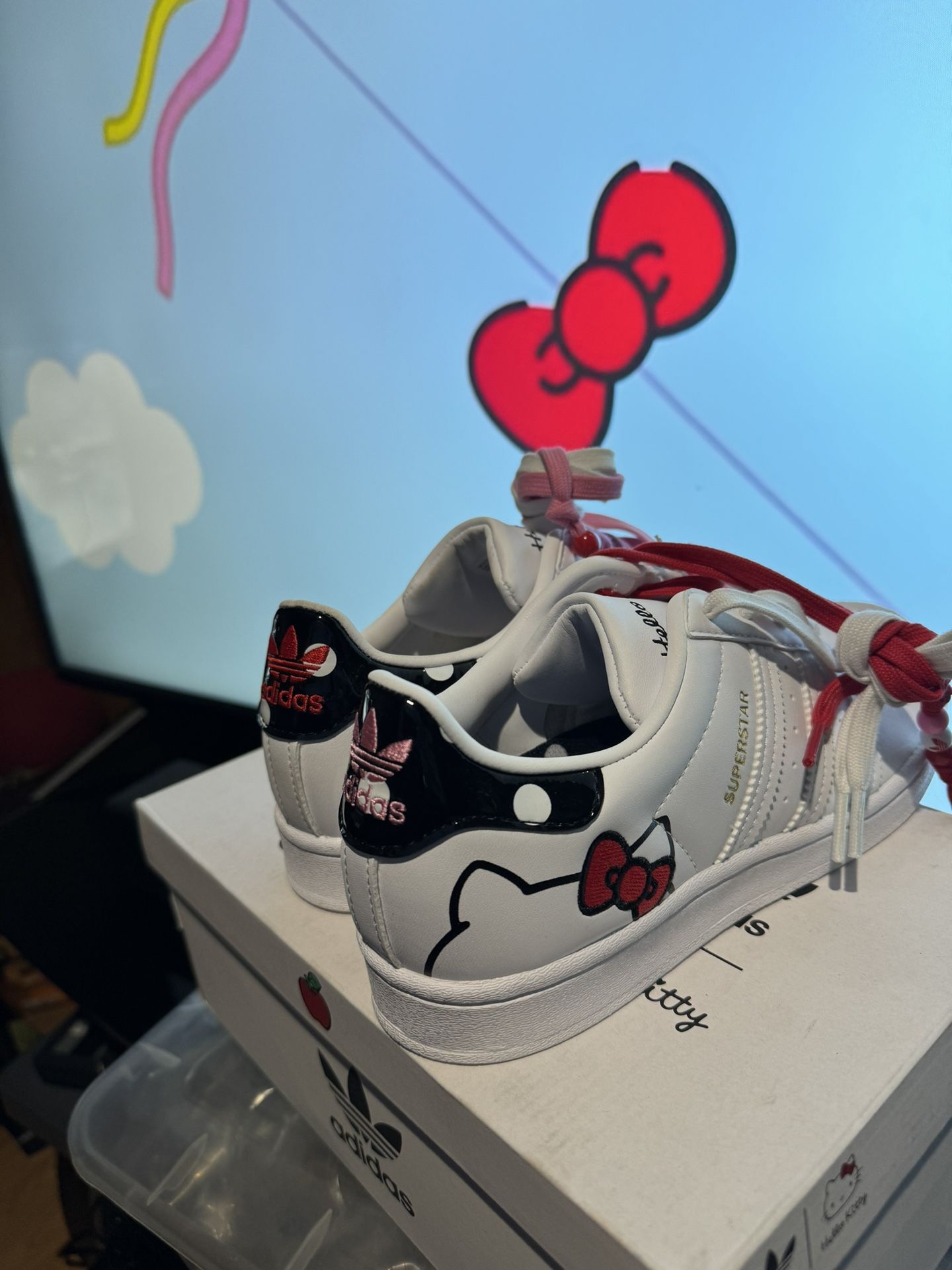 adidas Superstar Hello Kitty (Women's) Size 7