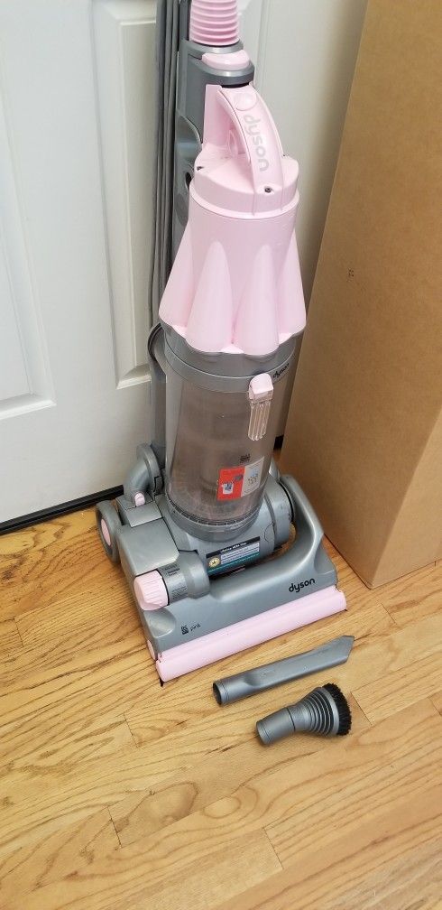 NEW cond DYSON UP RIGHT VACUUM WITH ATTACHMENTS  AMAZING POWER SUCTION  WORKS EXCELLENT  IN THE BOX