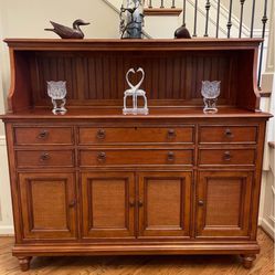 China buffet - real wood - antique style THOMASVILLE