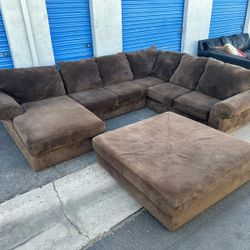 Modern Huge Sectional Couch With Ottoman Big , Very Clean 