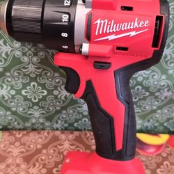 Milwaukee
M18 18V Lithium-Ion Brushless Cordless 1/2 in. Compact Drill/Driver (Tool-Only)