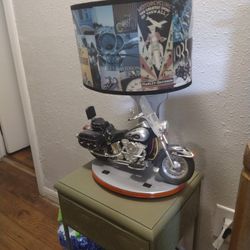 Lámpara De Mesa Y Luz (Harley Davidson 19"X16")