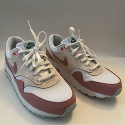 Women’s Air Max (Size 7)