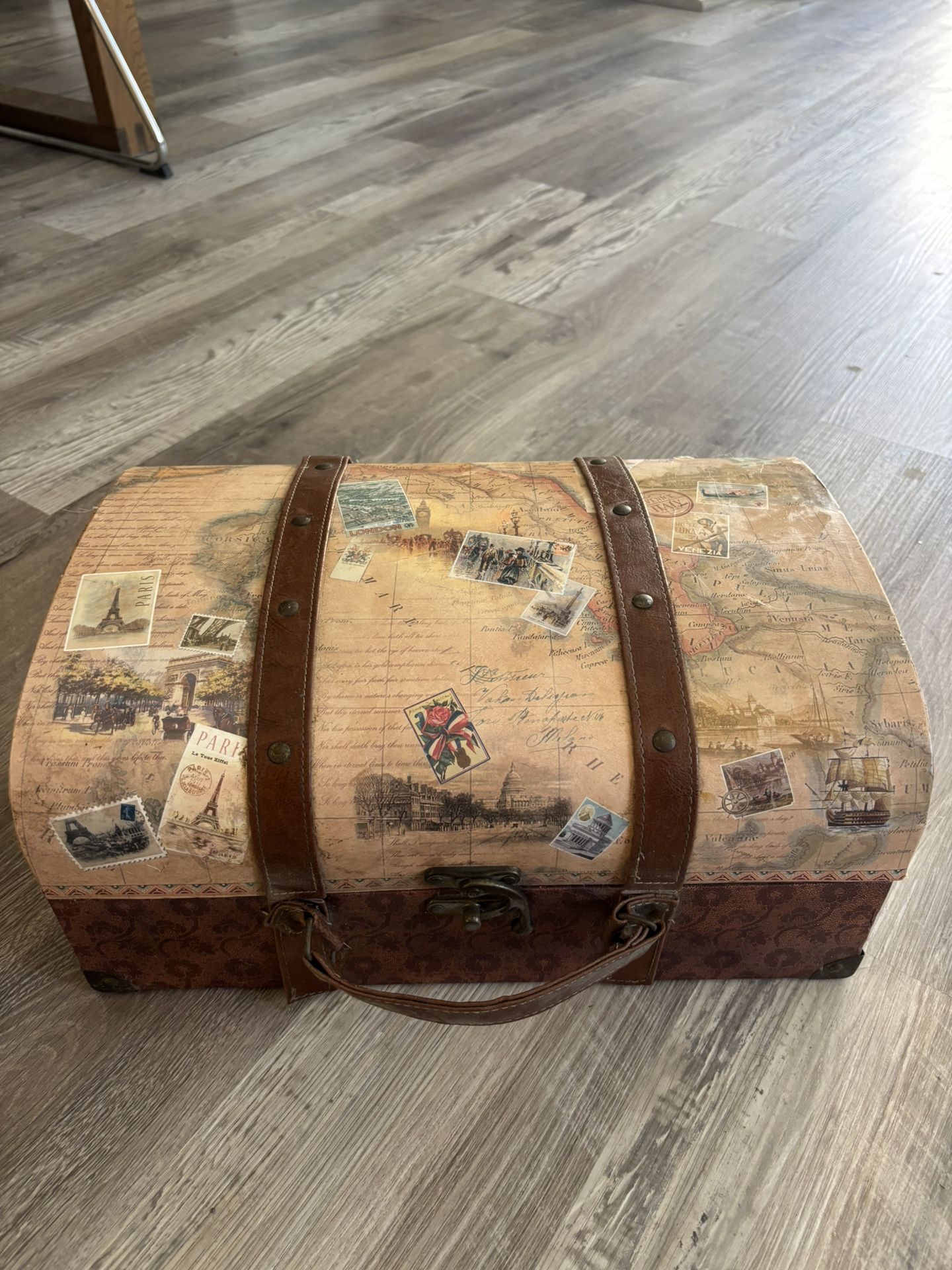 Vintage Inspired Chest/suitcase/box