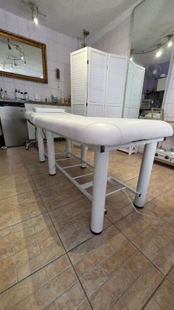 BRAND NEW Esthetician massage table