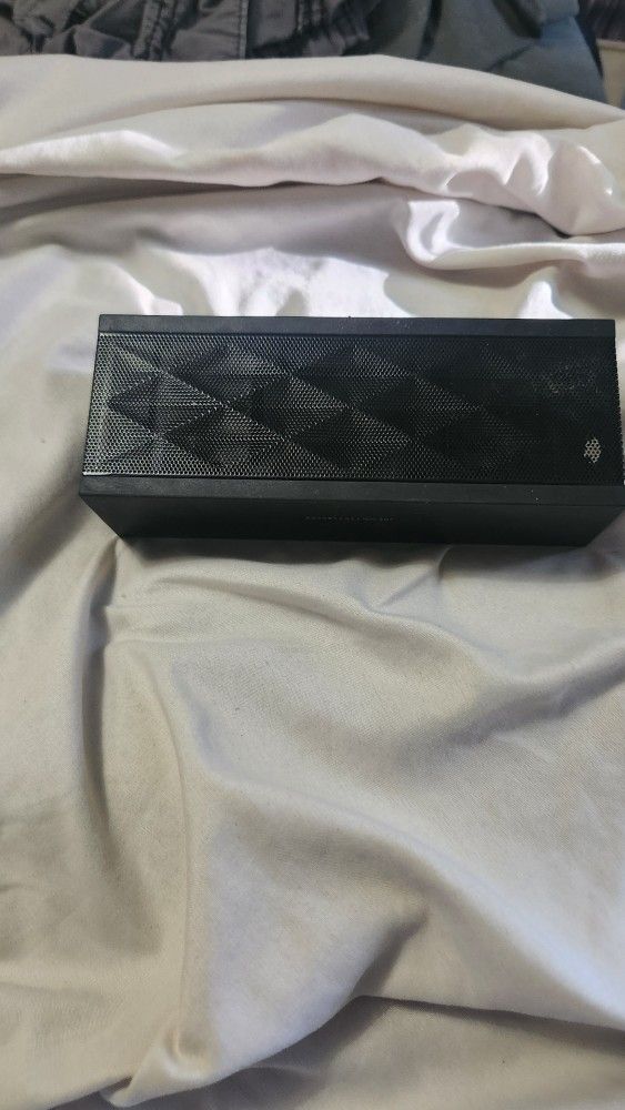 Jawbone Hola Bluetooth Speaker