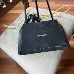 Netgear Nighthawk AC2400 smart WiFi router, model R7350