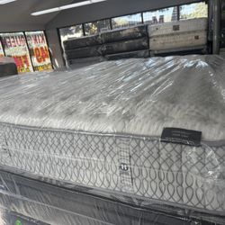 QUEEN SIZE AIRELOOM COPPERTECH SILVER (FIRM) MATTRESS & BOX SPRING BED SET